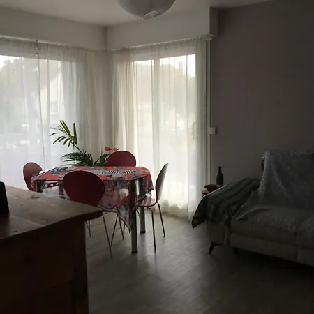 Confort Situee 300 M 100 M Rue De La Si Plusieurs Nuits Location Simple 4*